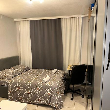 Schoenes Zimmer In Bahnhofsnaehe In Einer Wohnung Mit Grosser Terrasse Гіссен Екстер'єр фото