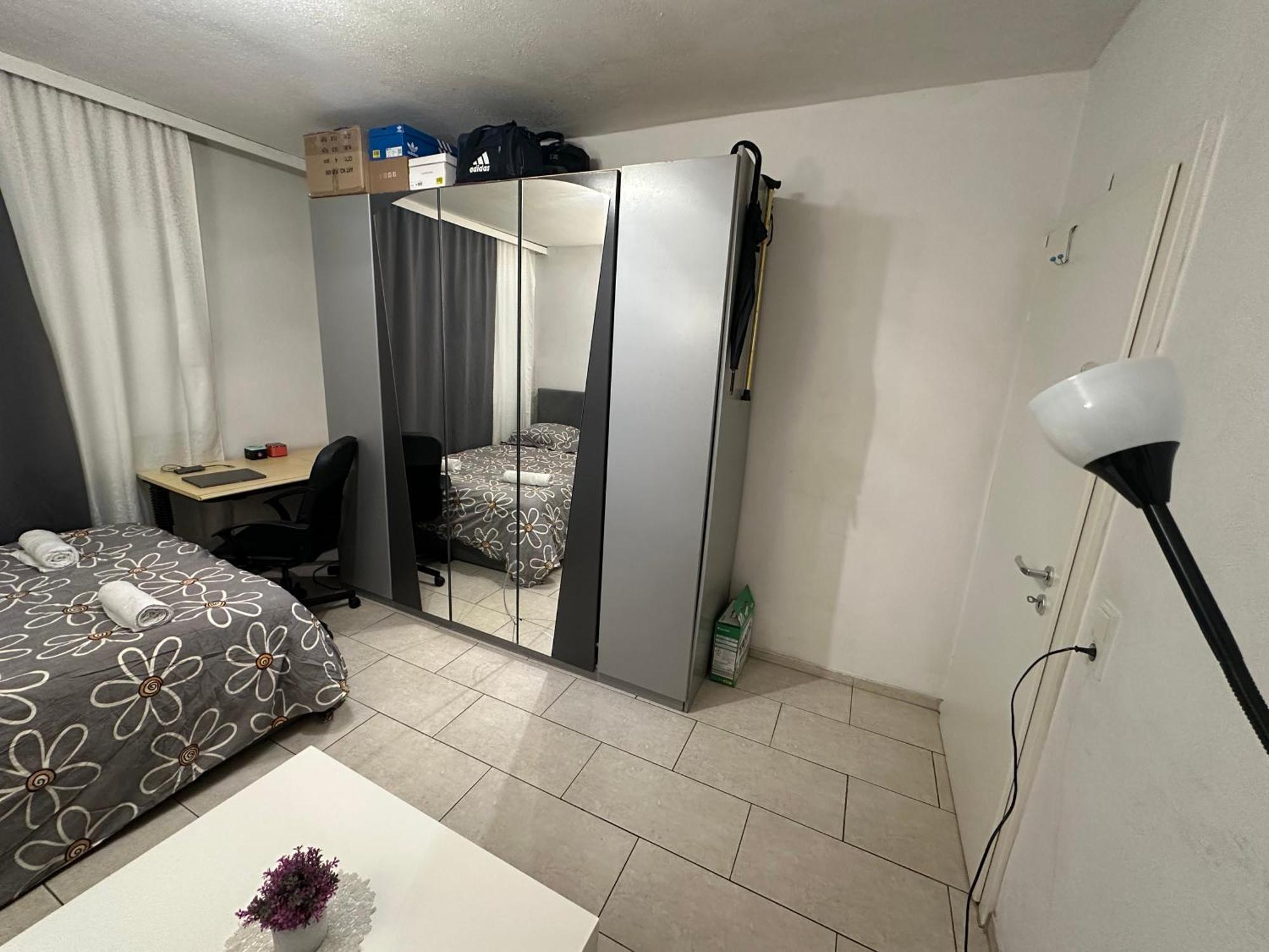 Schoenes Zimmer In Bahnhofsnaehe In Einer Wohnung Mit Grosser Terrasse Гіссен Екстер'єр фото