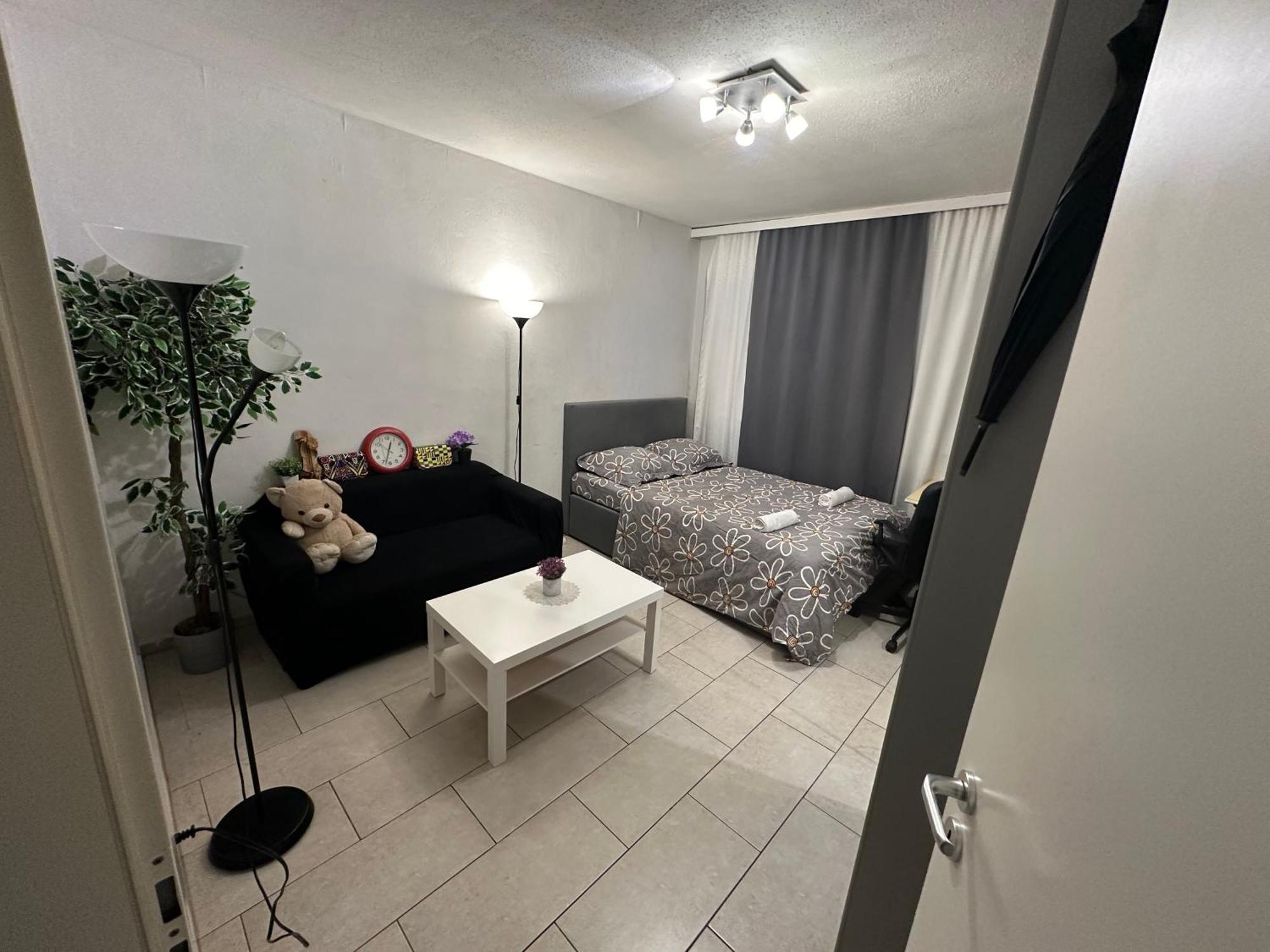 Schoenes Zimmer In Bahnhofsnaehe In Einer Wohnung Mit Grosser Terrasse Гіссен Екстер'єр фото
