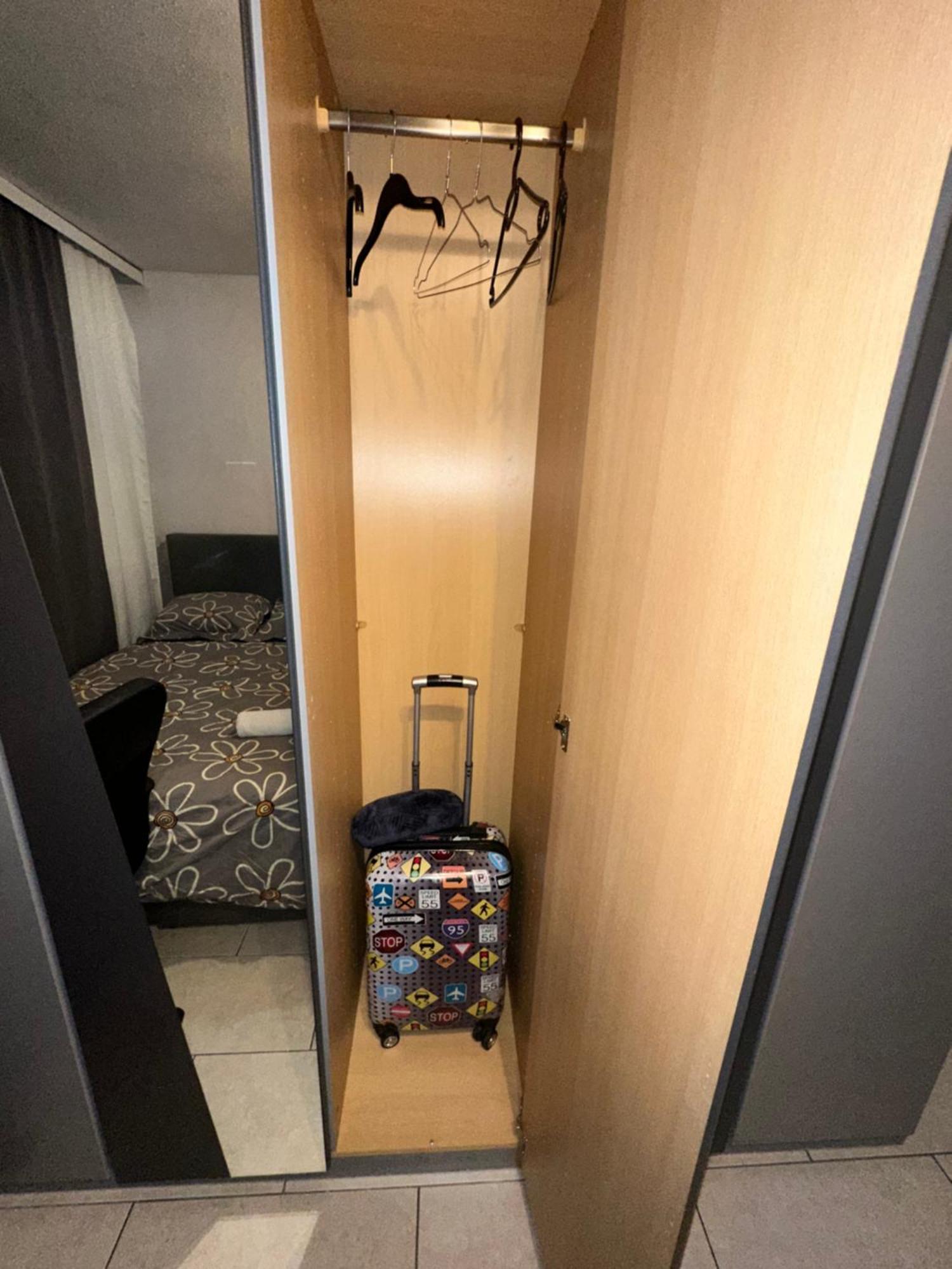 Schoenes Zimmer In Bahnhofsnaehe In Einer Wohnung Mit Grosser Terrasse Гіссен Екстер'єр фото